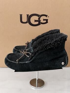 UGG Australia Alena Moccasin Slippers Black Suede Women’s Size 7